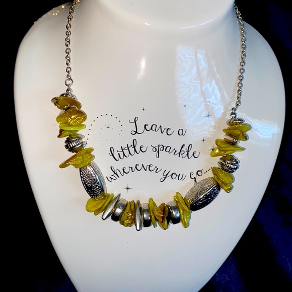 Vintage semiprecious stones in lime green and silvertone metal - Picture 1 of 4